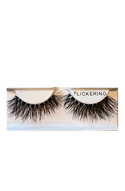 Voluminous Lashes Flickering