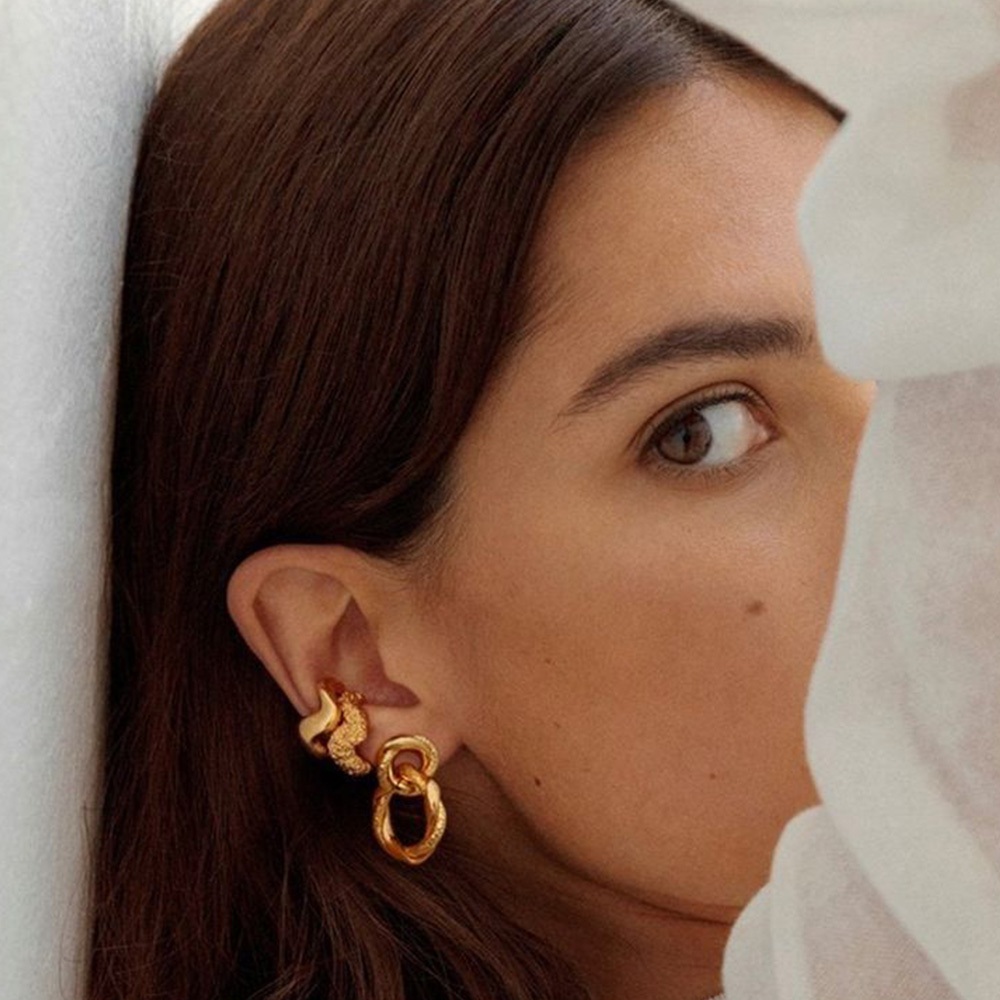 GLOW THROUGH THE SEASON